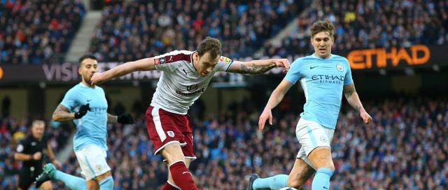  埃弗顿凭借补时绝杀惊险保级成功留住英超席位